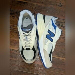 New Balance Made in USA 990v3 Shoes, Men's US size 9, White with Blue.